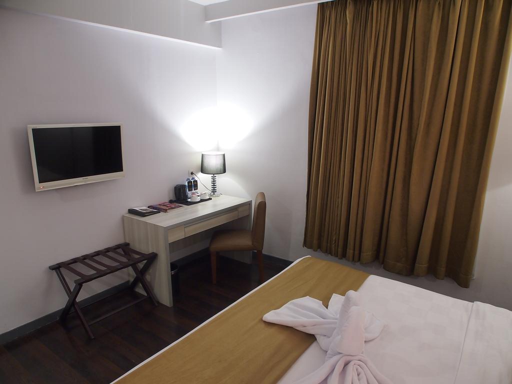 Maven Fatmawati Hotel Jakarta Exterior photo